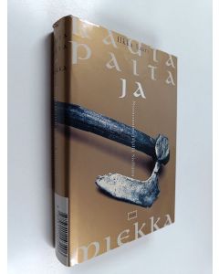 Kirjailijan Ilkka Saari käytetty kirja Rautapaita ja miekka : normannien jäljillä Sisiliassa