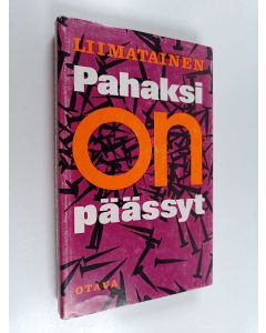 Kirjailijan Urho Kekkonen käytetty kirja Pahaksi on päässyt