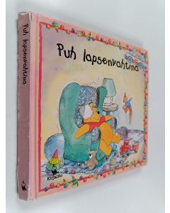 Kirjailijan Walt Disney käytetty kirja Puh lapsenvahtina