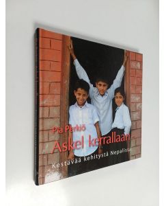 Kirjailijan Pia Perkiö käytetty kirja Askel kerrallaan : kestävää kehitystä Nepalissa