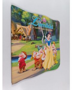 Tekijän Katja Kärkkäinen  käytetty teos Lumikki ja seitsemän kääpiötä