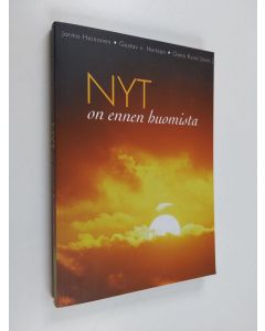 käytetty kirja Nyt on ennen huomista : tutkielmia läsnäolosta