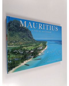 Kirjailijan Glynne Newlands käytetty kirja Mauritius - A Visual Souvenir