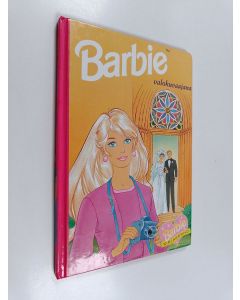 Tekijän Sanna Ropa  käytetty kirja Barbie valokuvaajana