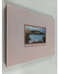 Kirjailijan Pertti Mutka & Matti Valkonen käytetty kirja Kylpyläelämää onnellisten saarilla : satavuotias Savonlinnan kylpylaitos