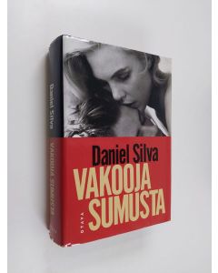 Kirjailijan Daniel Silva käytetty kirja Vakooja sumusta