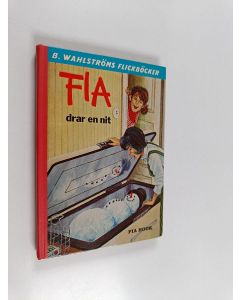 Kirjailijan Pia Höök käytetty kirja Fia drar en nit