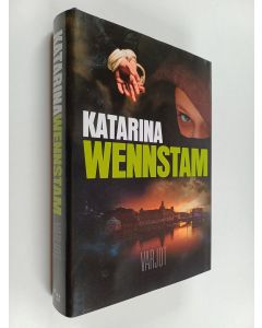 Kirjailijan Katarina Wennstam käytetty kirja Varjot