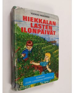 Kirjailijan Vuokko Niskanen käytetty kirja Hiekkalan lasten ilonpäivät : romaani juuri lukemaan oppineille