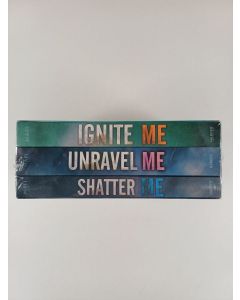 Kirjailijan Tahereh Mafi käytetty kirja Shatter Me Series Box Set - Shatter Me, Unravel Me, Ignite Me (lukematon)