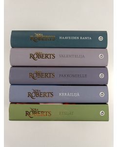 Kirjailijan Nora Roberts käytetty kirja Nora Roberts -setti (5 kirjaa) : Etsijät ; Keräilijä ; Pakkomielle ; Valehtelija ; Haaveiden ranta