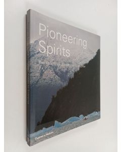 Kirjailijan Edmund Doogue käytetty kirja Pioneering spirits : the 12th Rolex Awards for Enterprise
