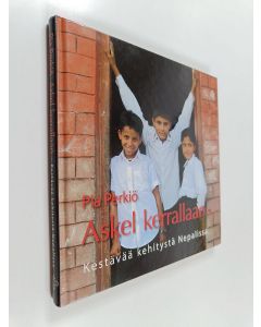 Kirjailijan Pia Perkiö käytetty kirja Askel kerrallaan : kestävää kehitystä Nepalissa