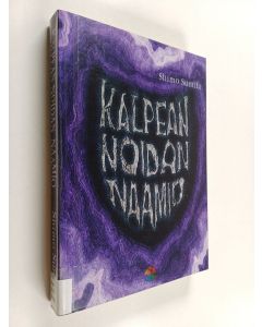 Kirjailijan Shimo Suntila käytetty kirja Kalpean noidan naamio