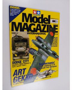 käytetty teos Model Magazine Aug/Sept 2001