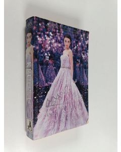 Kirjailijan Kiera Cass käytetty kirja Kruunu