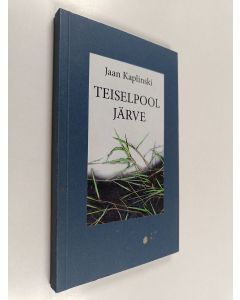 Kirjailijan Jaan Kaplinski käytetty kirja Teiselpool järve : poeem
