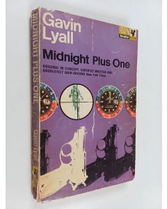 Kirjailijan Gavin Lyall käytetty kirja Midnight plus one