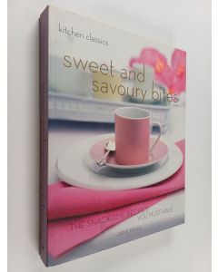 Kirjailijan Jane Price käytetty kirja Kitchen Classics : Sweet and Savoury Bites - The snack-time recipes you must have