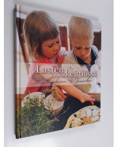 Kirjailijan Minna Nevalainen käytetty kirja Lasten kanssa keittiössä