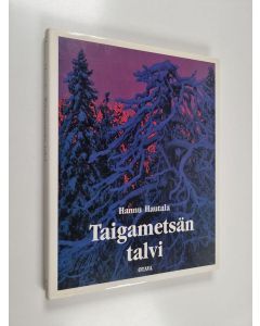 Kirjailijan Hannu Hautala käytetty kirja Taigametsän talvi : kuvia Koillismaalta
