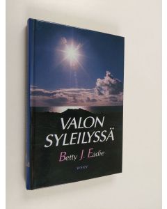 Kirjailijan Betty J. Eadie käytetty kirja Valon syleilyssä
