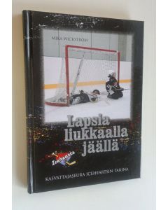 Kirjailijan Mika Wickström käytetty kirja Lapsia liukkaalla jäällä : kasvattajaseura Iceheartsin tarina (UUSI)
