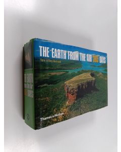 Kirjailijan Yann Arthus-Bertrand käytetty kirja The Earth from the Air : 366 days