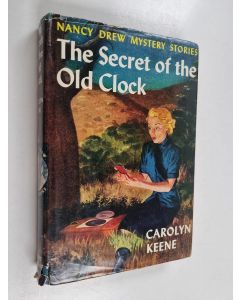 Kirjailijan Carolyn Keene käytetty kirja The Secret of the Old Clock