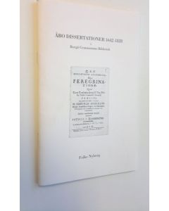 Kirjailijan Folke Nyberg käytetty kirja Åbo dissertationer 1642-1828 i Borgå gymnasiums bibliotek