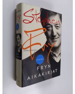 Kirjailijan Stephen Fry käytetty kirja Fryn aikakirjat : muistelma
