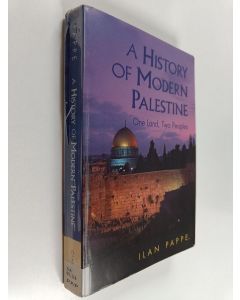 Kirjailijan Ilan Pappe käytetty kirja A history of modern Palestine : one land, two peoples