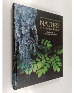 Kirjailijan Eeva-Liisa Hallanaro käytetty kirja Nature in northern Europe : biodiversity in a changing environment