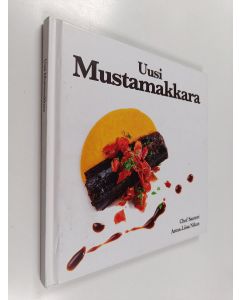 Kirjailijan Santeri Vuosara käytetty kirja Uusi mustamakkara