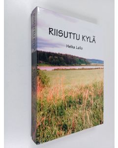 Kirjailijan Helka Lallo käytetty kirja Riisuttu kylä