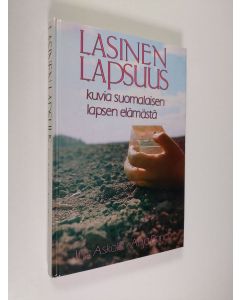 Kirjailijan Irja Askola käytetty kirja Lasinen lapsuus : kuvia suomalaisen lapsen elämästä