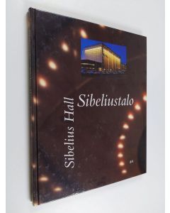 Kirjailijan Katriina Jauhola-Seitsalo käytetty kirja Sibeliustalo : puun ja valon arkkitehtuuria = Sibelius Hall : an architecture of wood and light