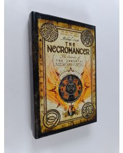 Kirjailijan Michael Scott käytetty kirja The Necromancer