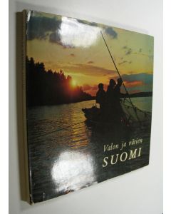 Kirjailijan Reino Lounimo käytetty kirja Valon ja värien Suomi = (Ljusets och färgernas Finland = Finland, light and colour = Finnland, Licht und Farben)