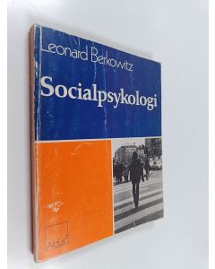 Kirjailijan Leonard Berkowitz käytetty kirja Socialpsykologi
