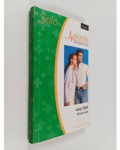 Kirjailijan Lucy Clark käytetty kirja Elävän leski