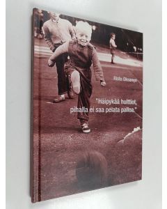 Kirjailijan Risto Oksanen käytetty kirja "Häipykää hulttiot, pihalla ei saa pelata palloa"