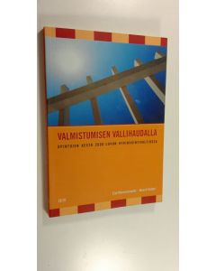 Kirjailijan Eija Mannisenmäki uusi kirja Valmistumisen vallihaudalla : opintojen kesto 2000-luvun hyvinvointivaltiossa