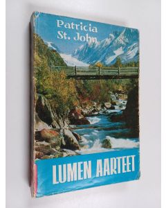 Kirjailijan Patricia M St. John käytetty kirja Lumen aarteet