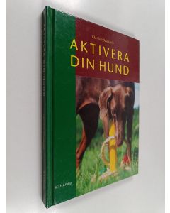 Kirjailijan Charlotte Swanstein käytetty kirja Aktivera din hund
