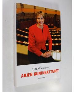 Kirjailijan Tuula Haatainen käytetty kirja Arjen kuningattaret