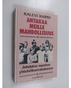 Kirjailijan Kalevi Kaipio käytetty kirja Antakaa meille mahdollisuus : johdatus nuorten yhteisökasvatukseen