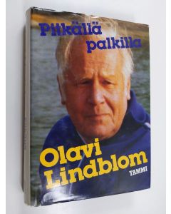 Kirjailijan Olavi Lindblom käytetty kirja Pitkällä palkilla