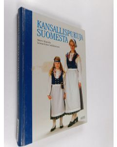 Kirjailijan Mervi Kurula käytetty kirja Kansallispukuja Suomesta