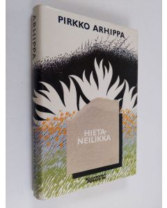 Kirjailijan Pirkko Arhippa käytetty kirja Hietaneilikka : ympäristöetsivät ja koiransa Assi ensimmäisessä seikkailussaan huomispäivän Forssassa